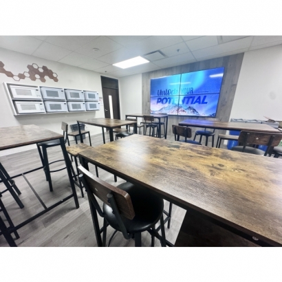 VanWest_Vancouver_Cafe_1.jpg VanWest_Vancouver_Cafe_1.jpg